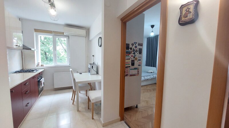 Titan, metrou la 5 minute mers, et.5/9, decomandat, bloc reabilitat